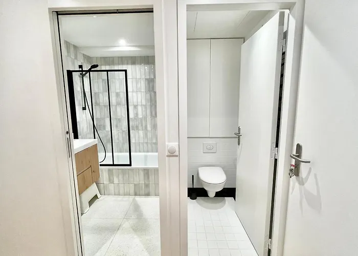 Apartment Splendide De Charme Avec Patio, Parking Et A 3 Minutes