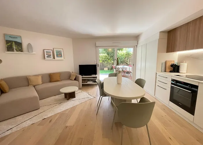 Splendide De Charme Avec Patio, Parking Et A 3 Minutes *